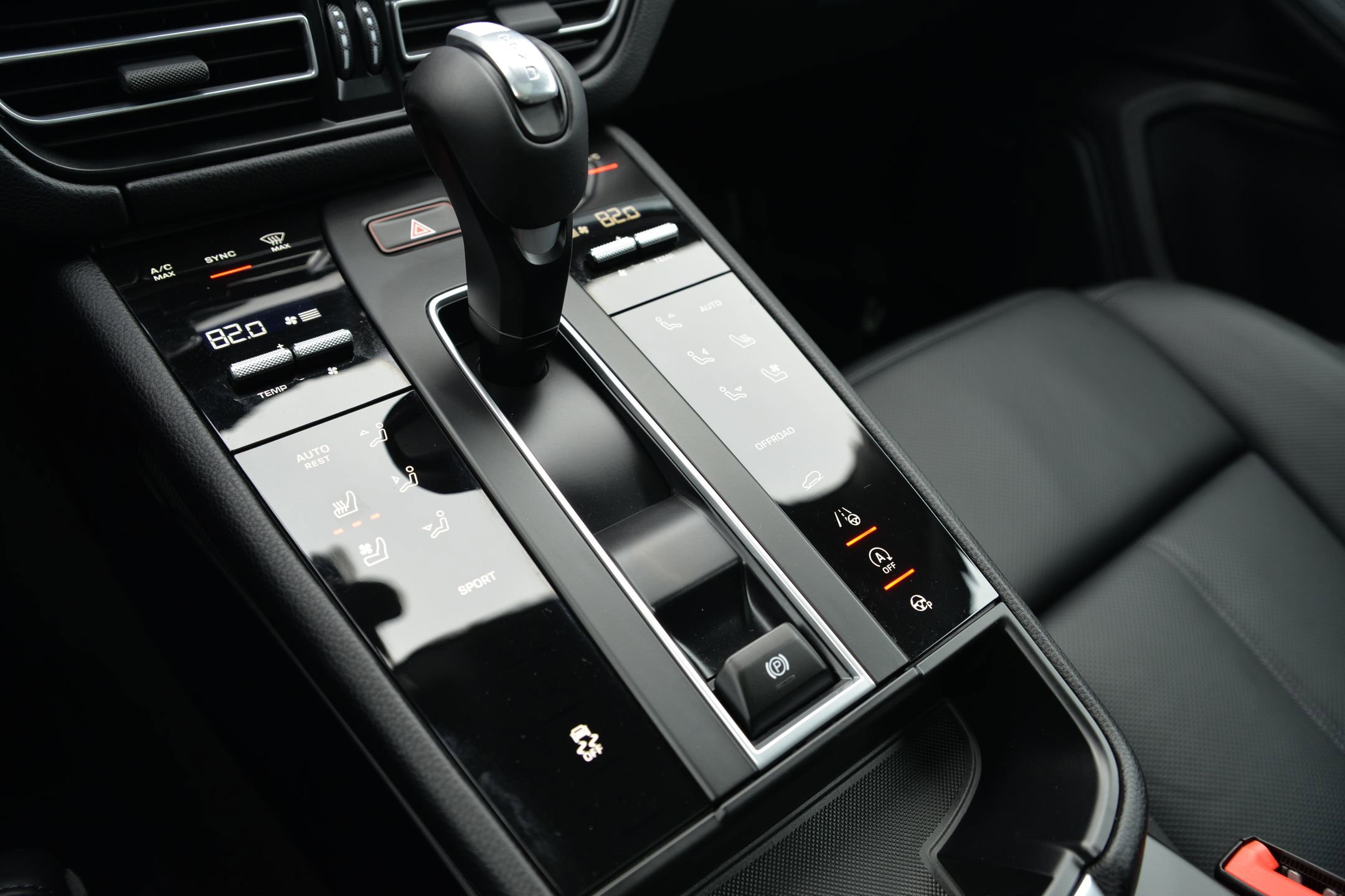 Certified 2025 Porsche Macan image 18