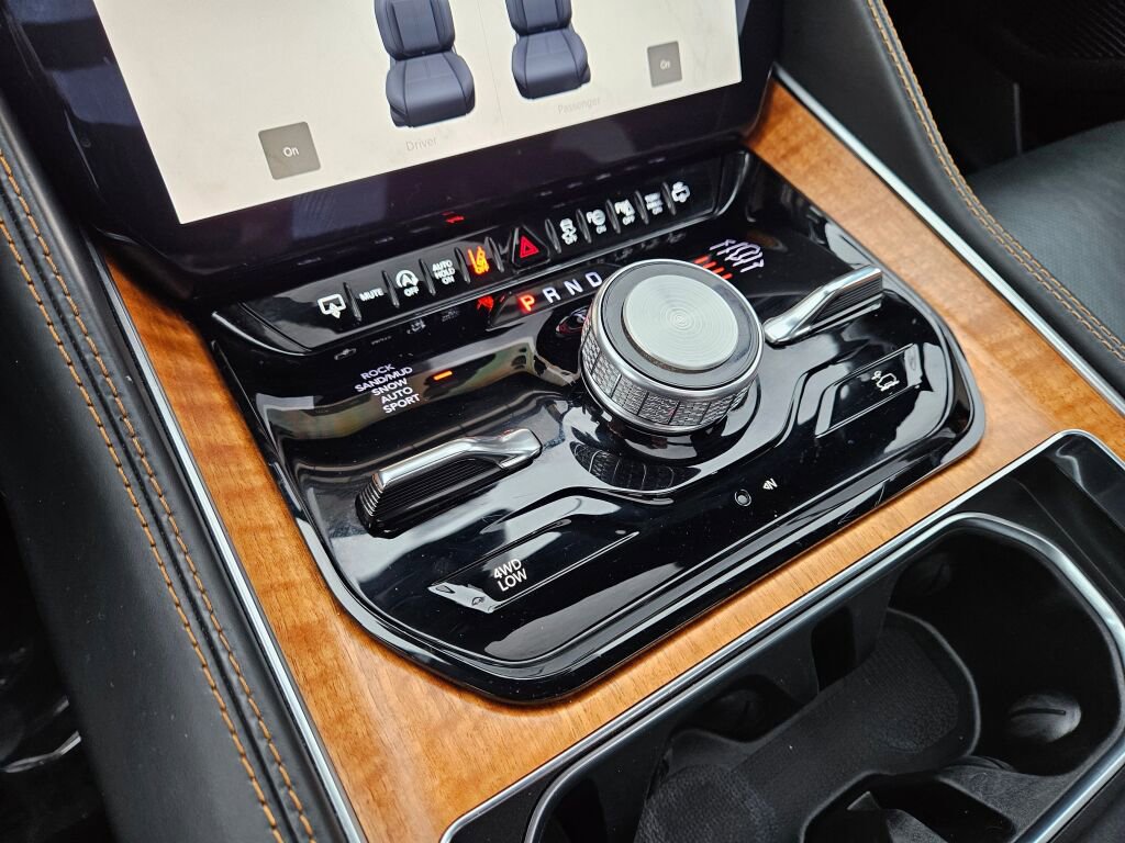 Used 2024 Jeep Grand Wagoneer L Series III image 28