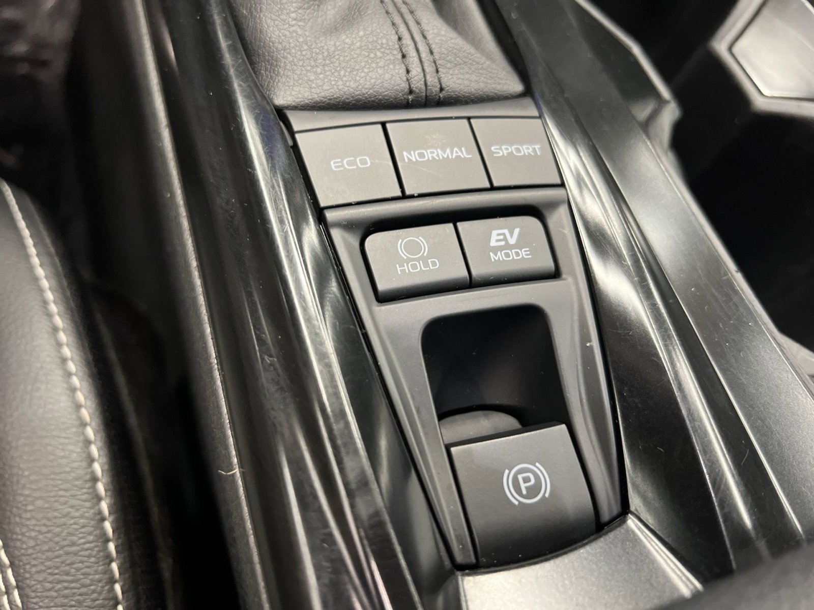 Used 2025 Toyota Camry SE image 30