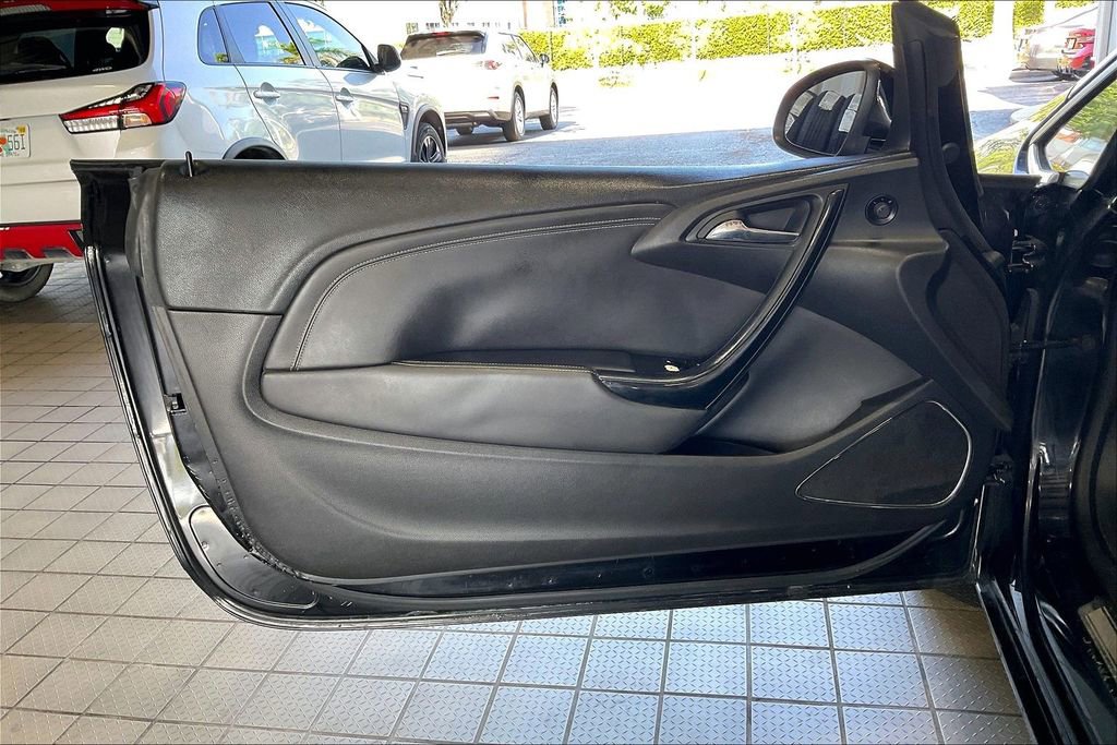 Used 2018 Buick Cascada Premium image 2