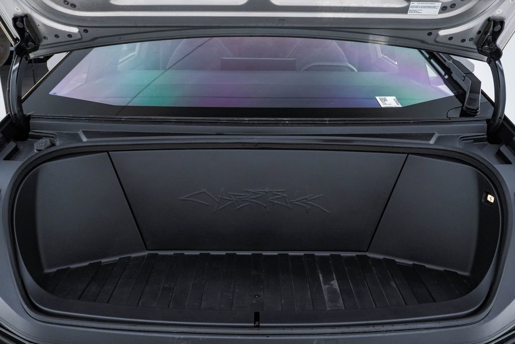 Used 2024 Tesla Cybertruck AWD Crew Cab image 32