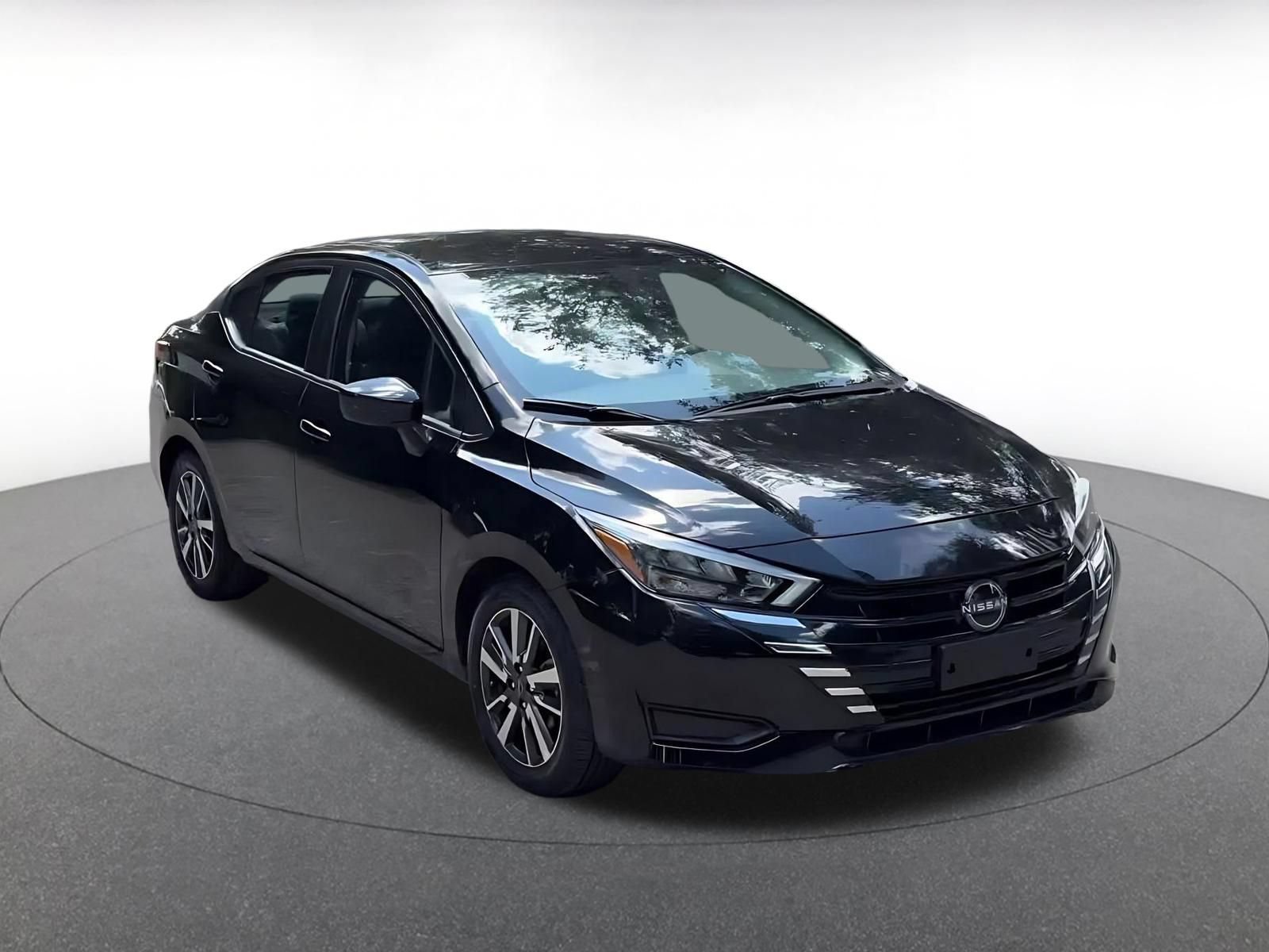 Used 2025 Nissan Versa SV FWD image 3