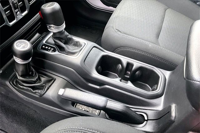 Used 2021 Jeep Gladiator Willys image 17