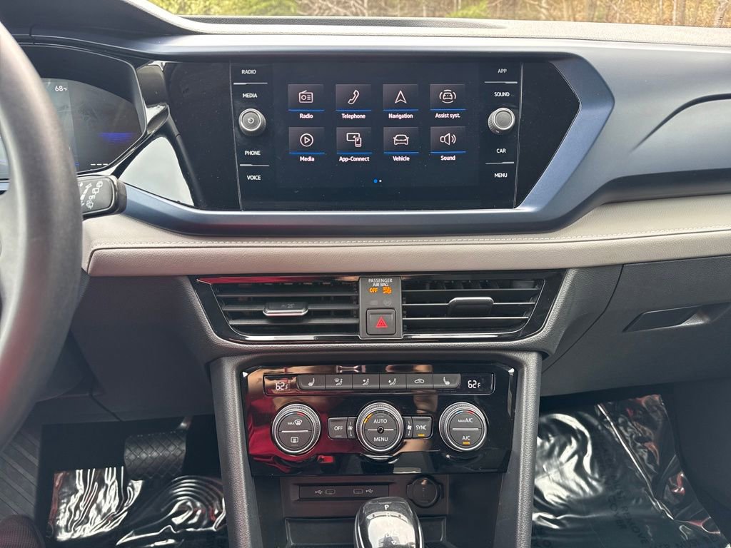 Used 2024 Volkswagen Taos SE image 13