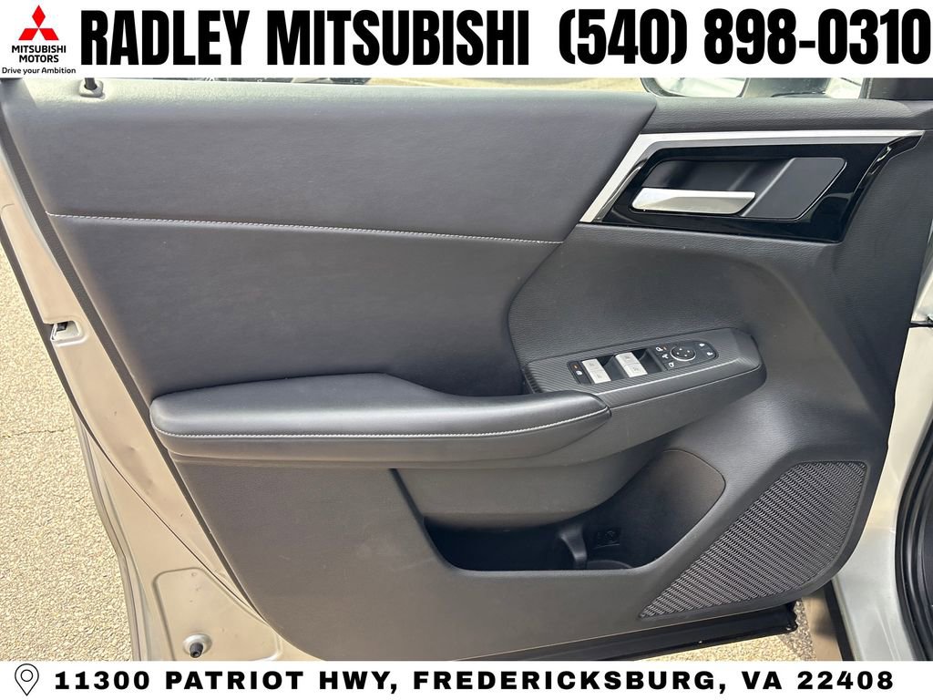 Used 2024 Mitsubishi Outlander SE FWD image 5