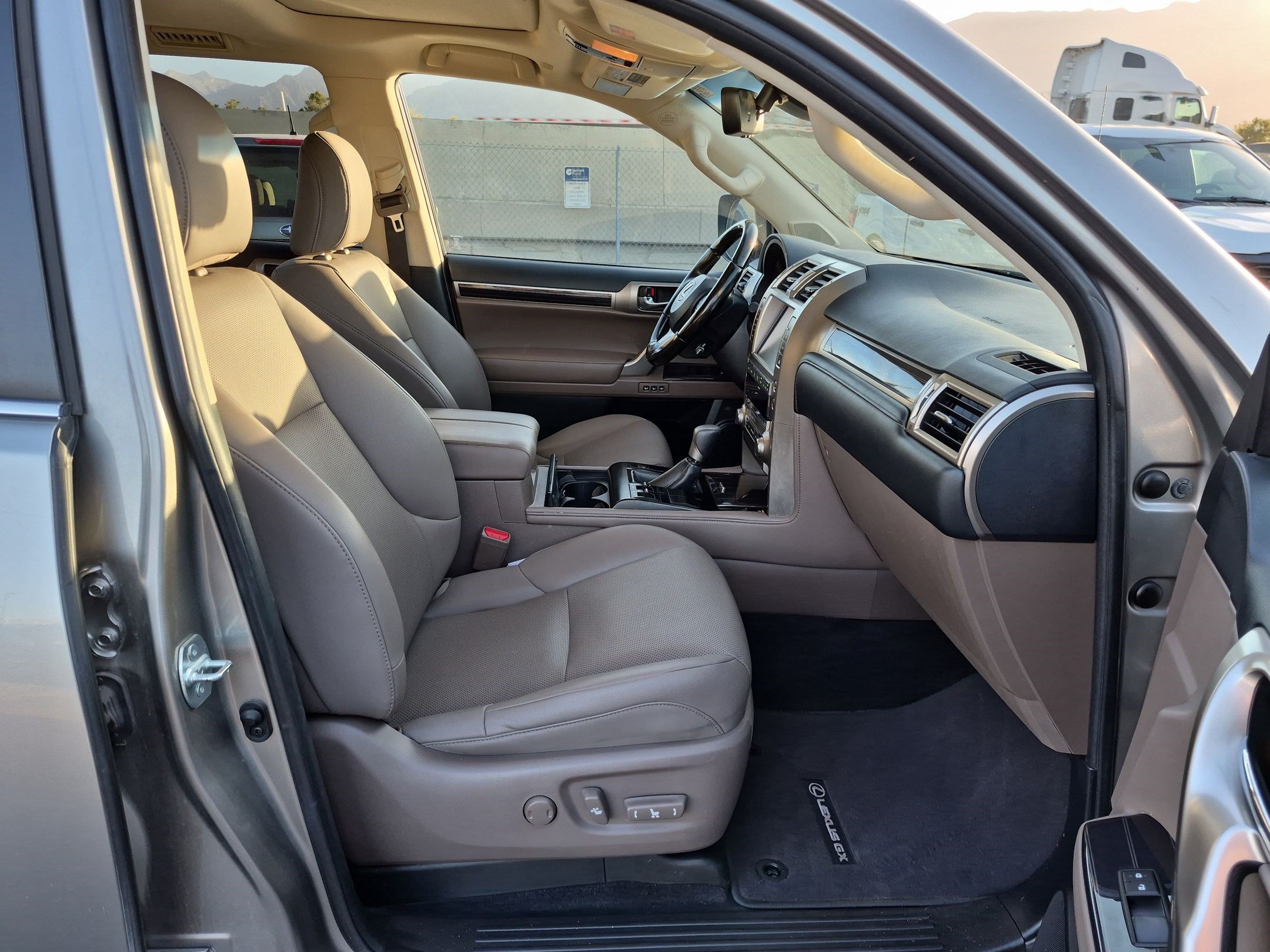 Used 2021 Lexus GX 460 Premium w/ Premium Package AWD/4WD image 34