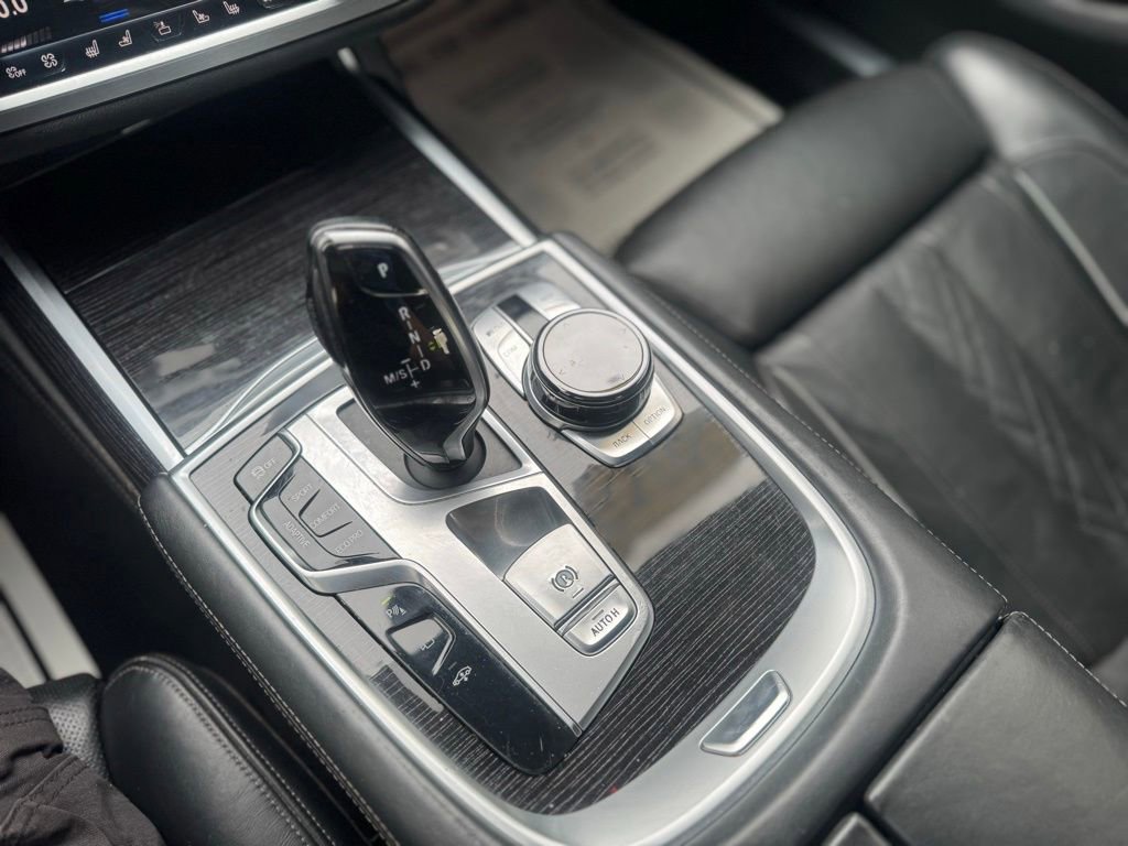 Used 2018 BMW 750i xDrive image 40