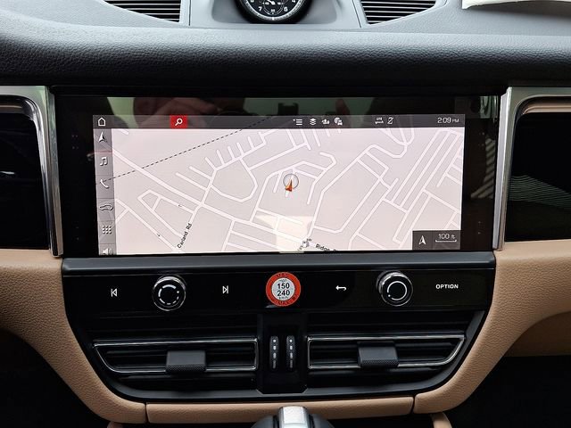 Certified 2026 Porsche Macan AWD/4WD image 19