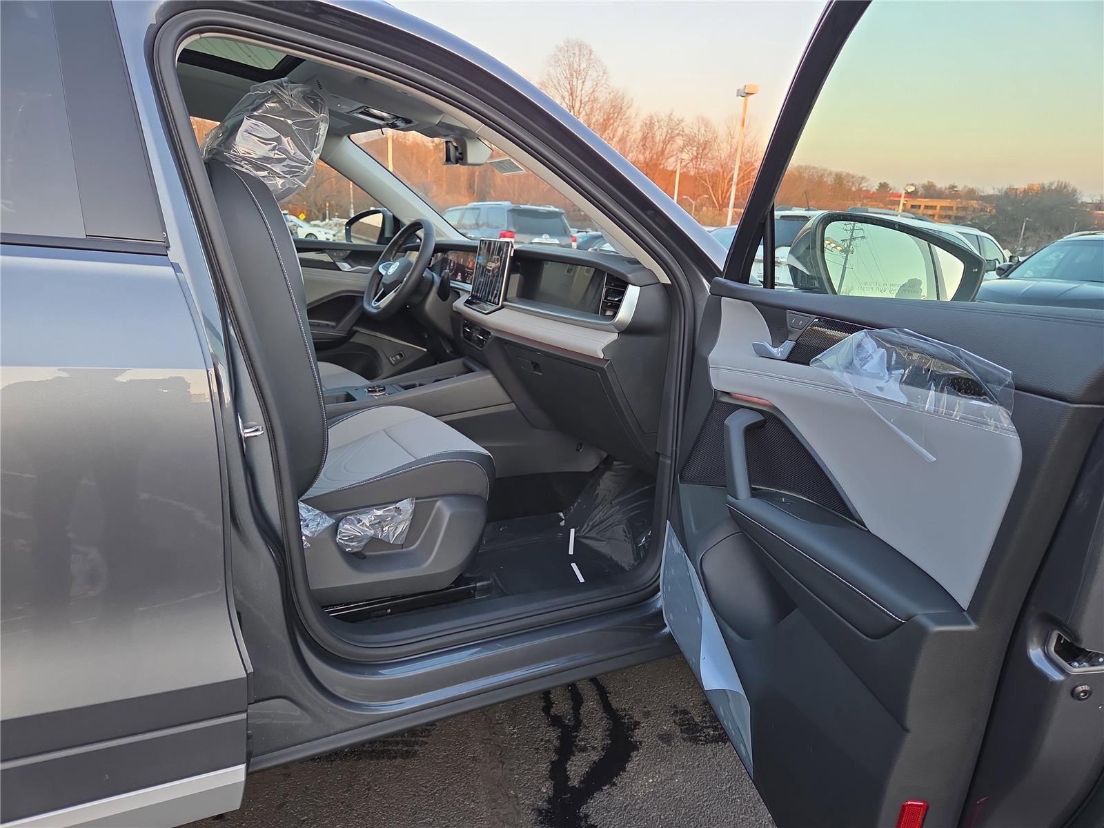 New 2026 Volkswagen Tiguan SE AWD/4WD image 25