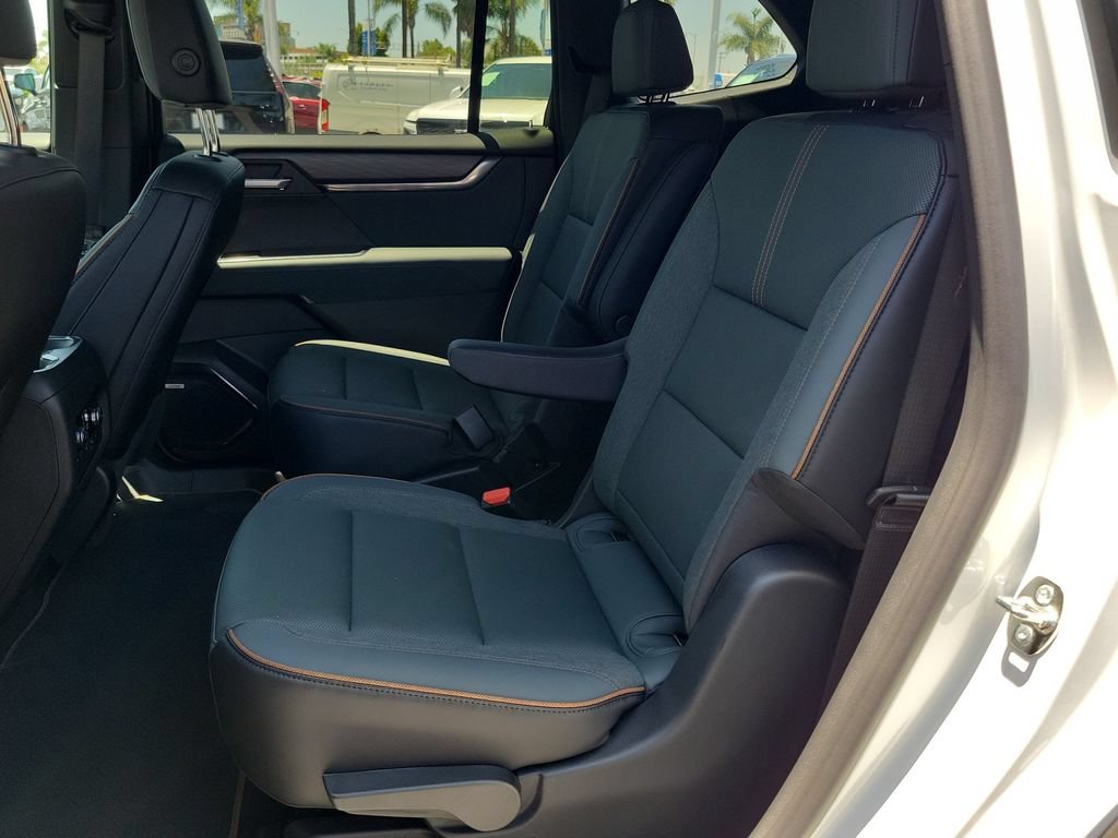 Used 2026 GMC Acadia AT4 w/ Luxury Package AWD/4WD image 25