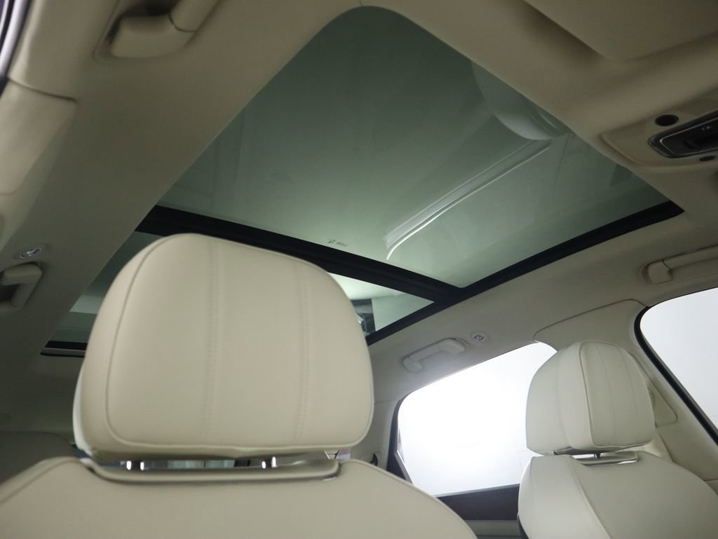 Used 2025 Bentley Bentayga image 19