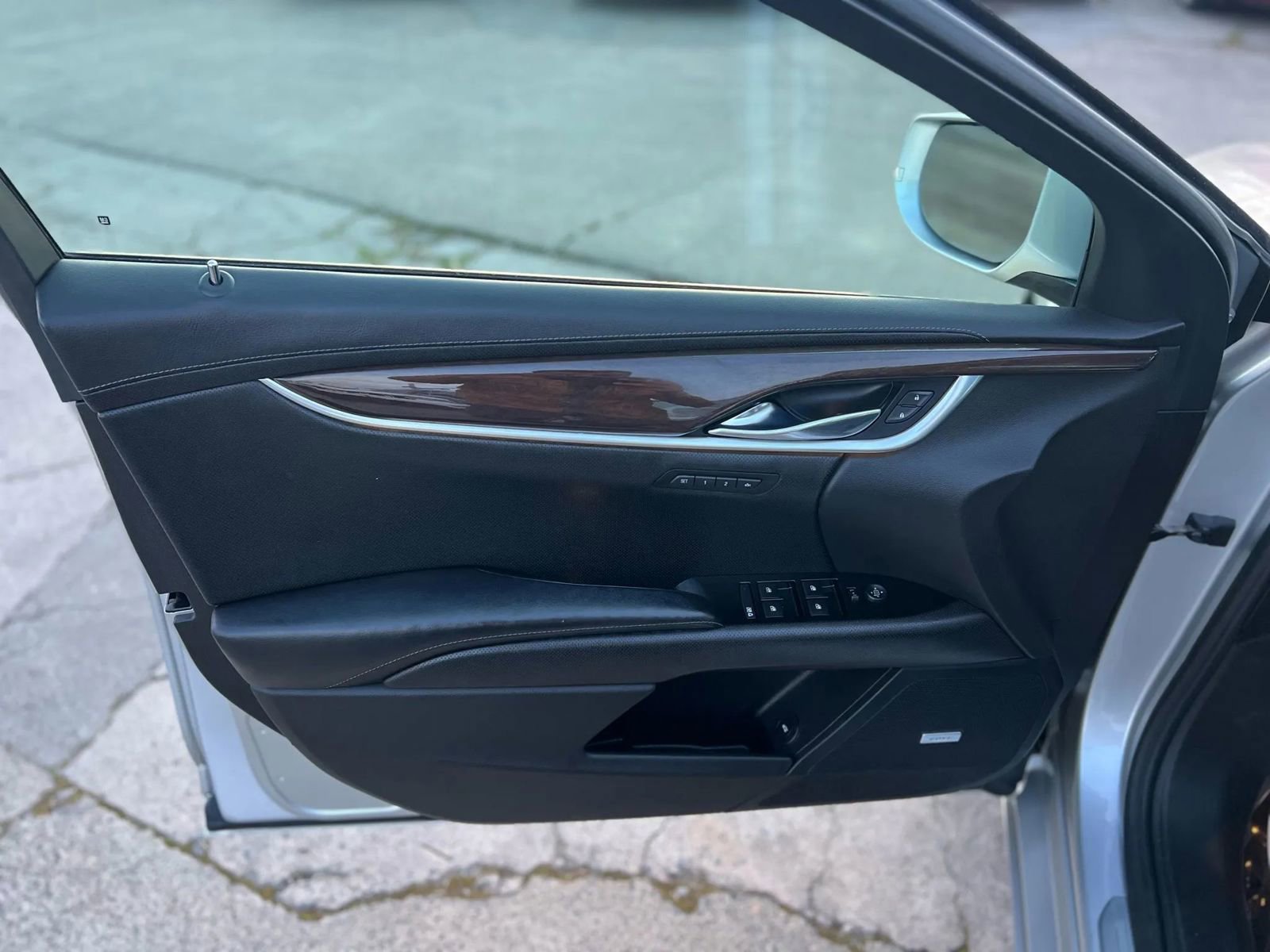 Used 2014 Cadillac XTS Luxury image 22