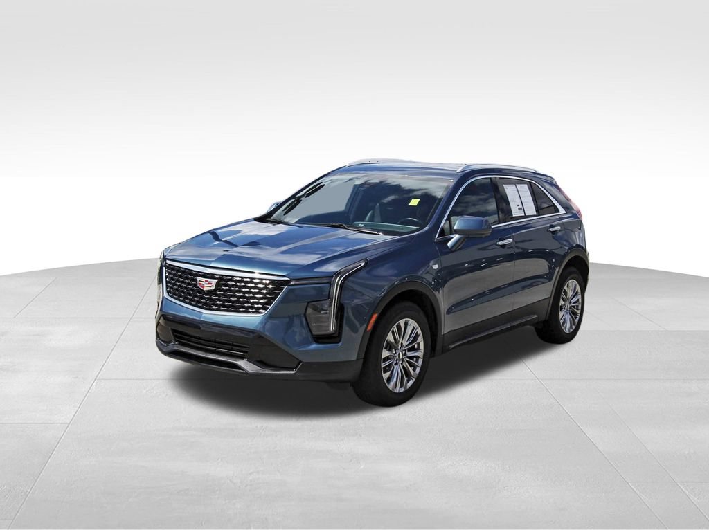 Used 2025 Cadillac XT4 Premium Luxury FWD image 2