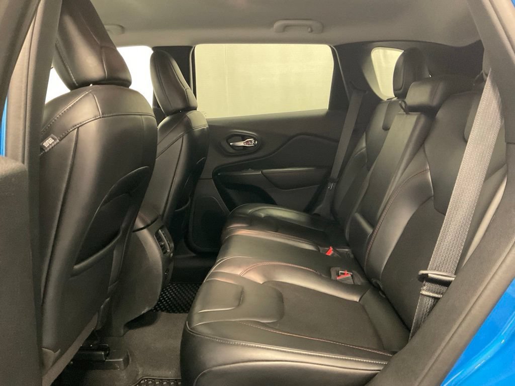 Used 2021 Jeep Cherokee Trailhawk AWD/4WD image 35