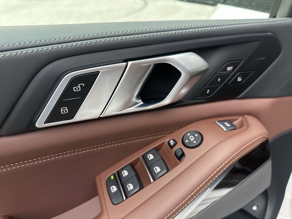 Used 2026 BMW X5 xDrive50e image 14