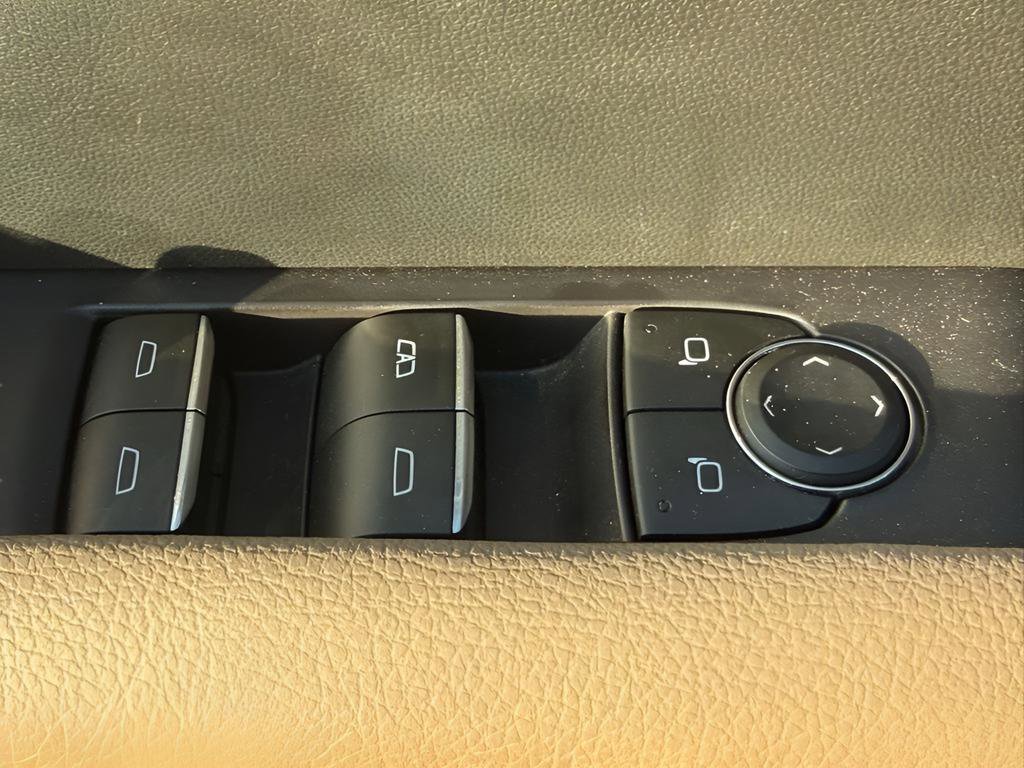 Used 2023 GMC Canyon Denali image 13