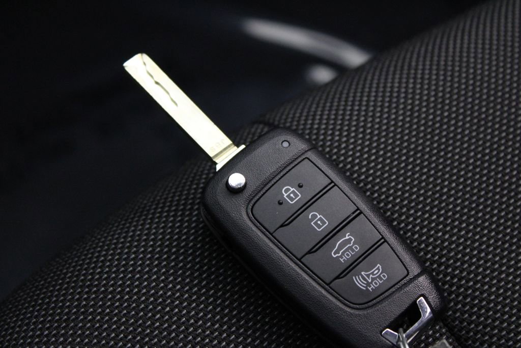 Certified 2026 Hyundai Elantra SE FWD image 29