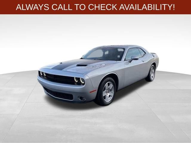 Used 2020 Dodge Challenger SXT w/ Blacktop Package image 3