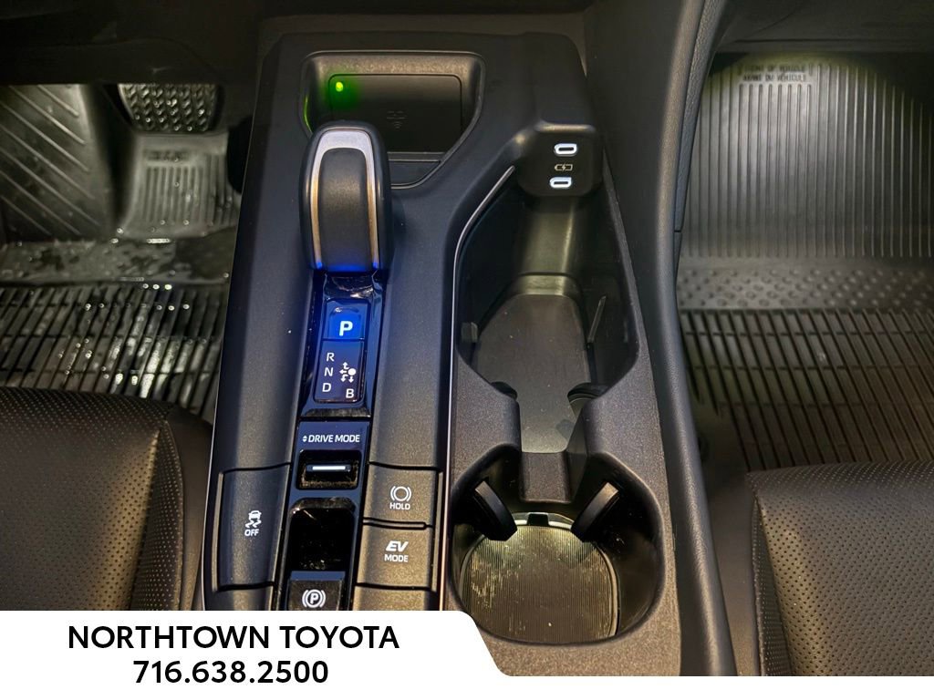 Used 2023 Toyota Crown Limited image 32