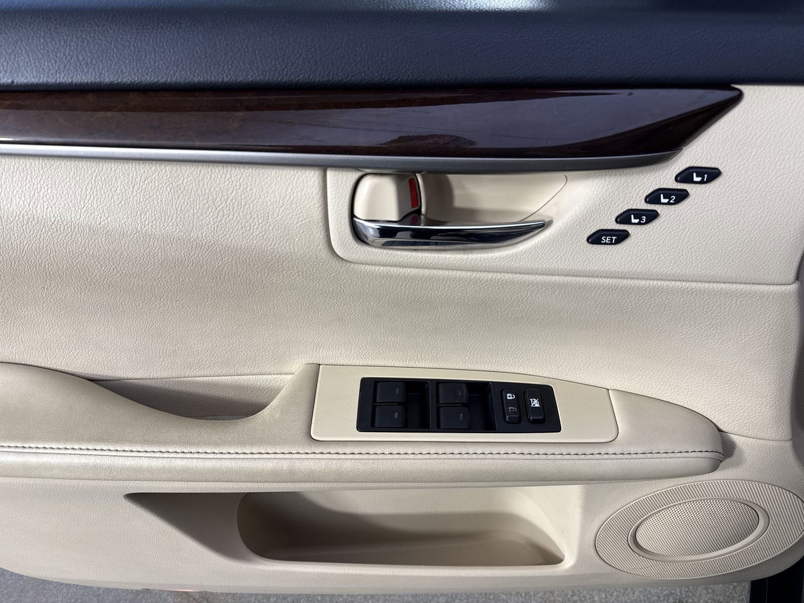Used 2013 Lexus ES 350 w/ Luxury Pkg image 20