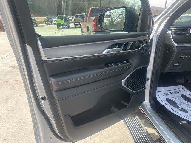 New 2026 Jeep Grand Wagoneer Limited image 25