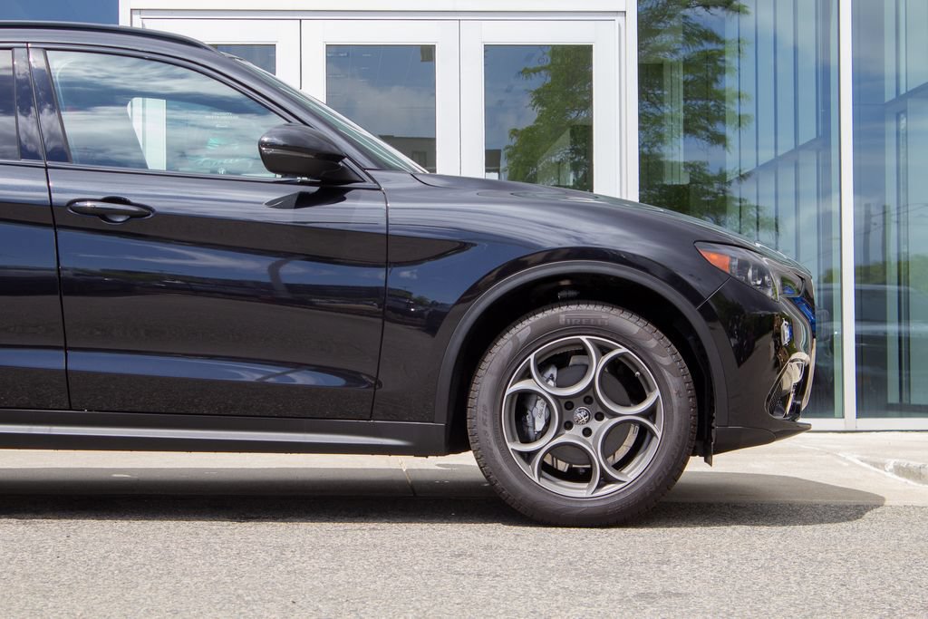New 2025 Alfa Romeo Stelvio Sprint AWD/4WD image 5