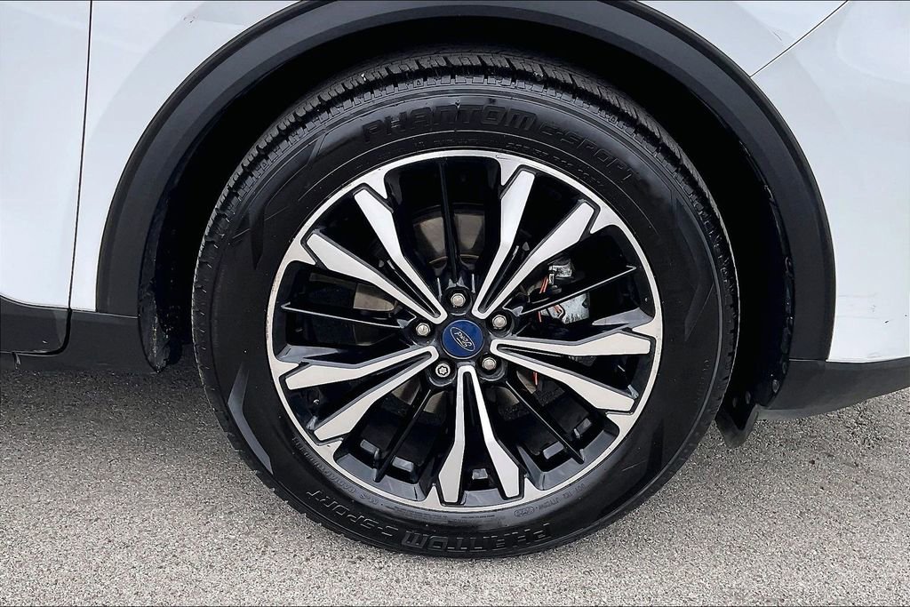 Used 2022 Ford Escape SE w/ SE Sport Appearance Package FWD image 11