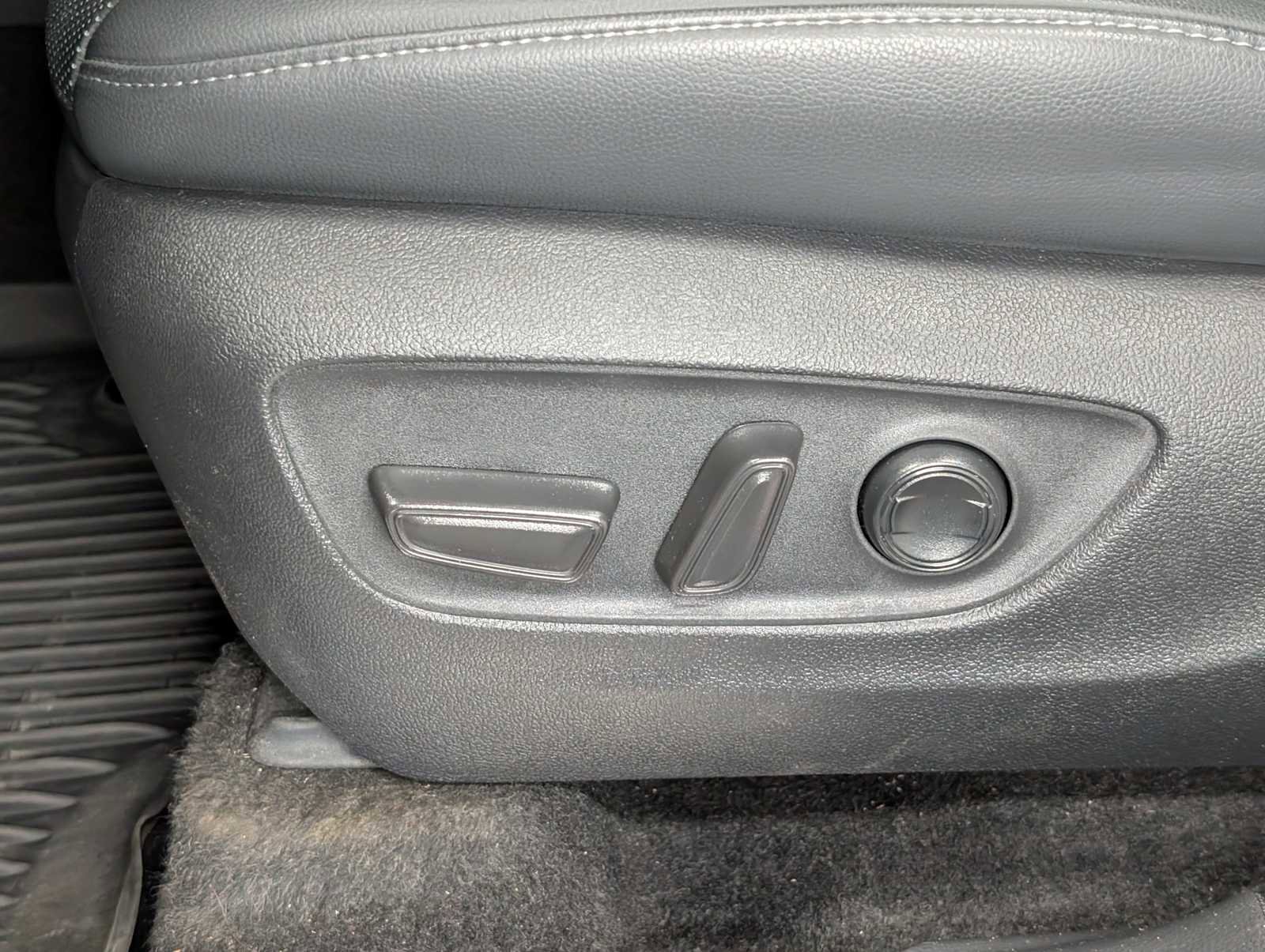 Used 2024 Toyota Highlander Platinum image 46