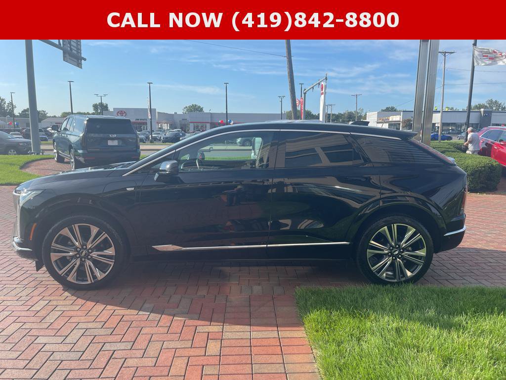 Used 2025 Cadillac Optiq Luxury 2 AWD/4WD image 11
