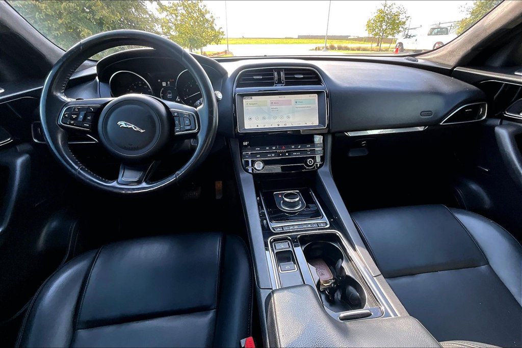 Used 2020 Jaguar F-PACE Premium AWD/4WD image 17