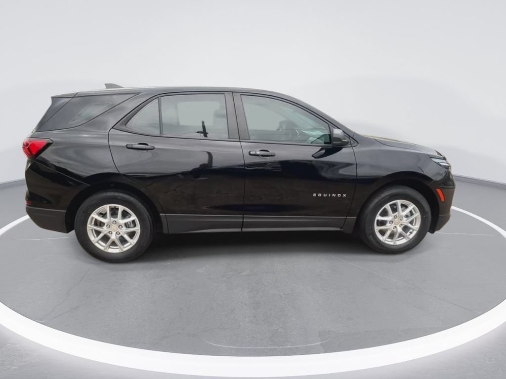 Used 2023 Chevrolet Equinox LS FWD image 9