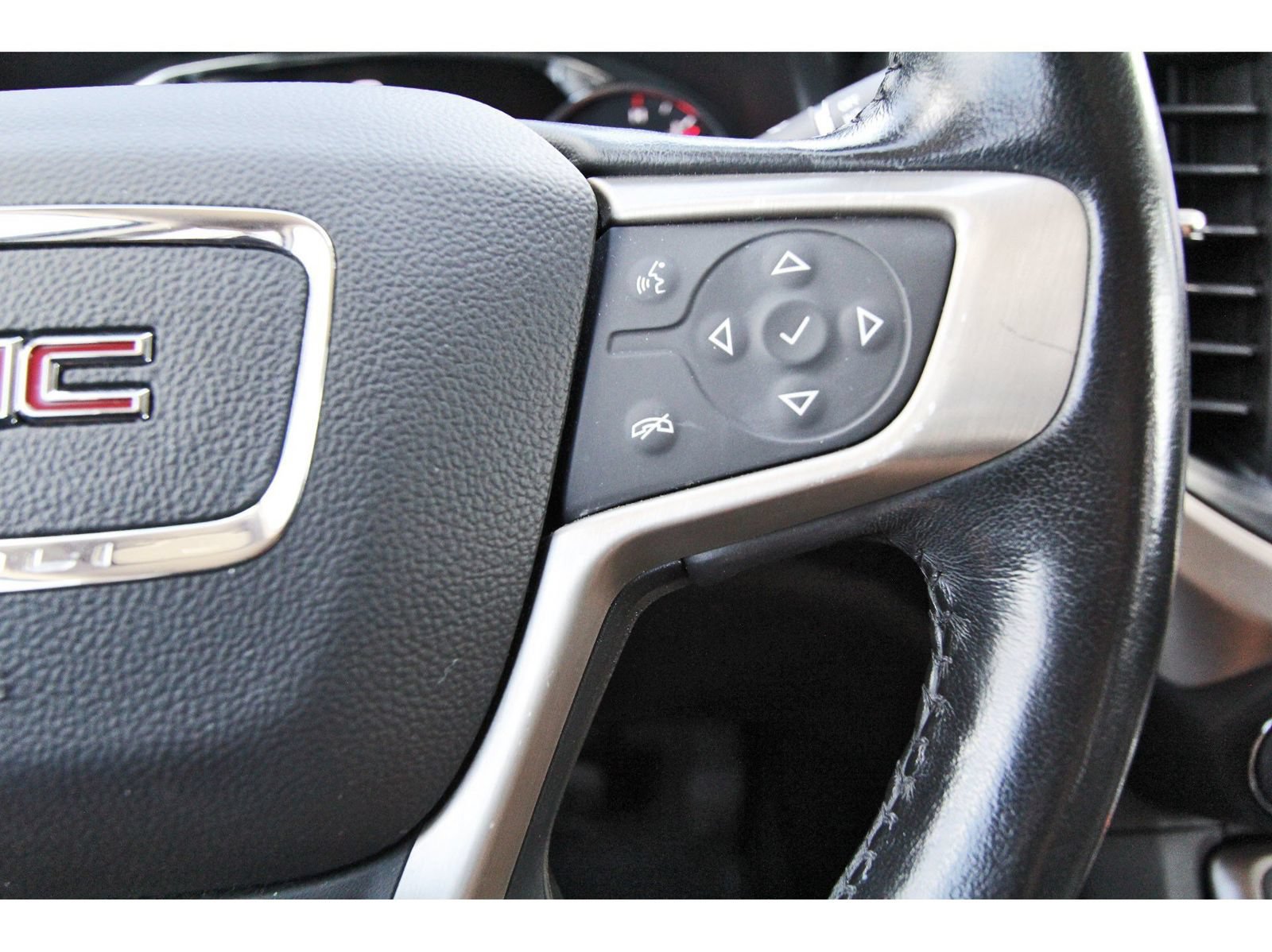 Used 2020 GMC Acadia Denali FWD image 16