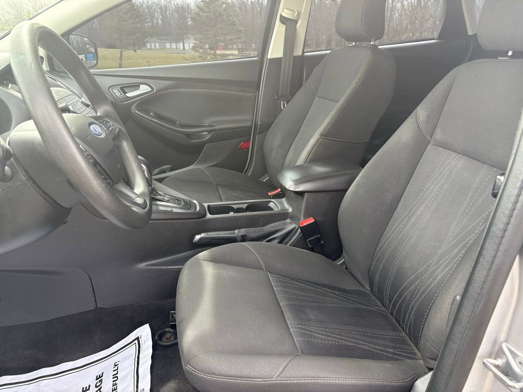 Used 2018 Ford Focus SE w/ SE Appearance Package image 10