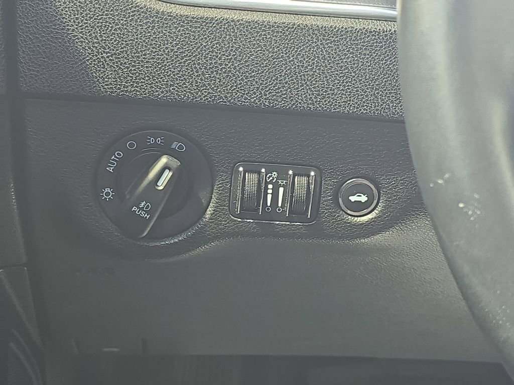 Used 2013 Dodge Charger SXT w/ Blacktop Pkg RWD image 27
