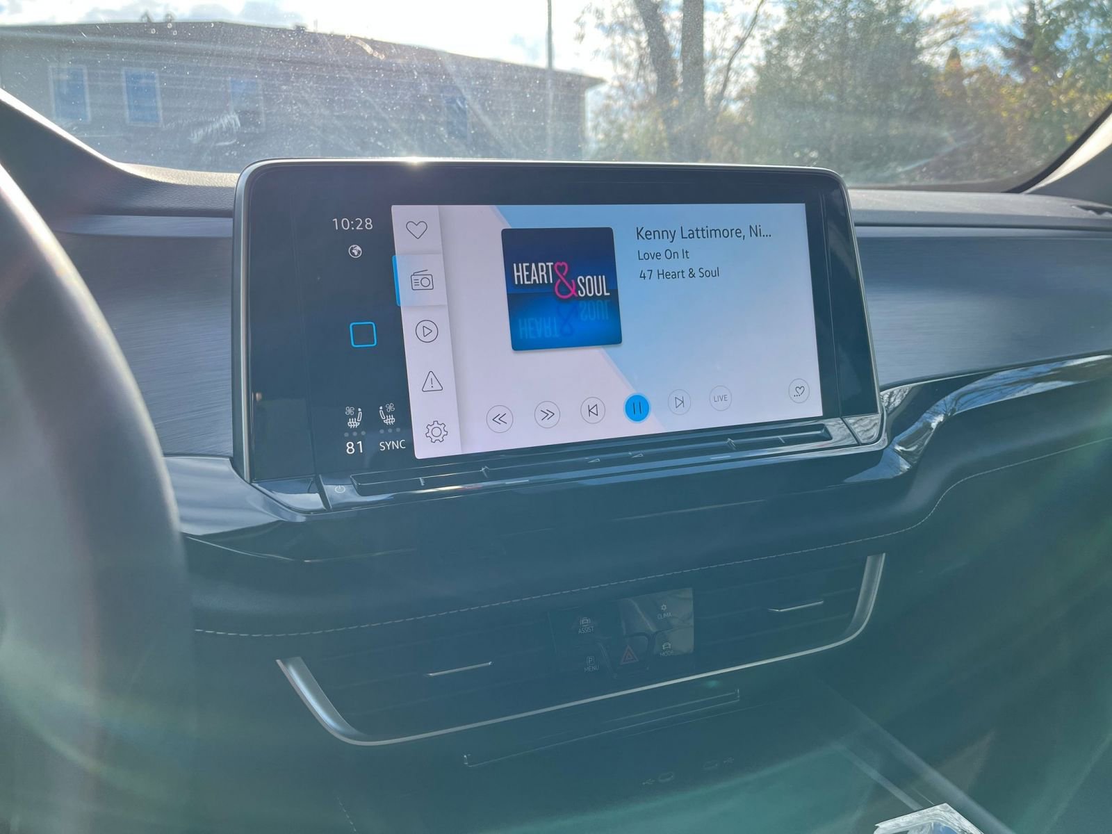 Used 2025 Volkswagen Atlas Cross Sport SE image 21