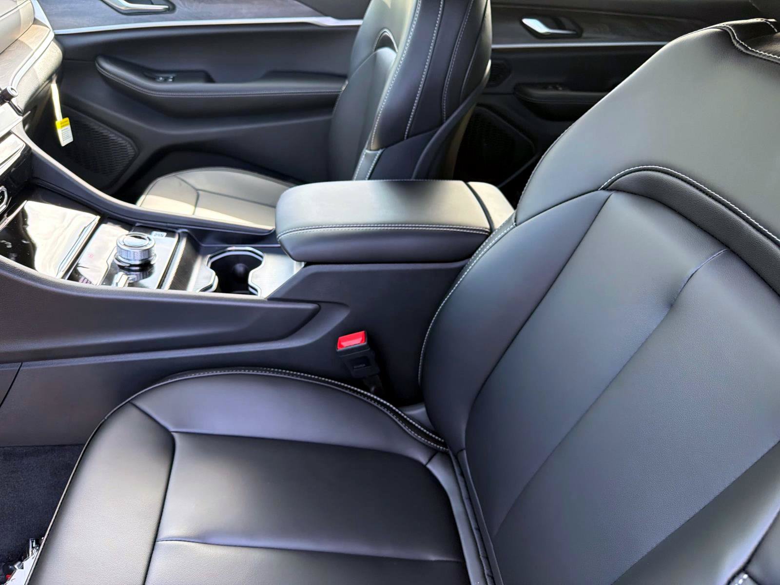 New 2027 Jeep Grand Cherokee L Limited AWD/4WD image 6