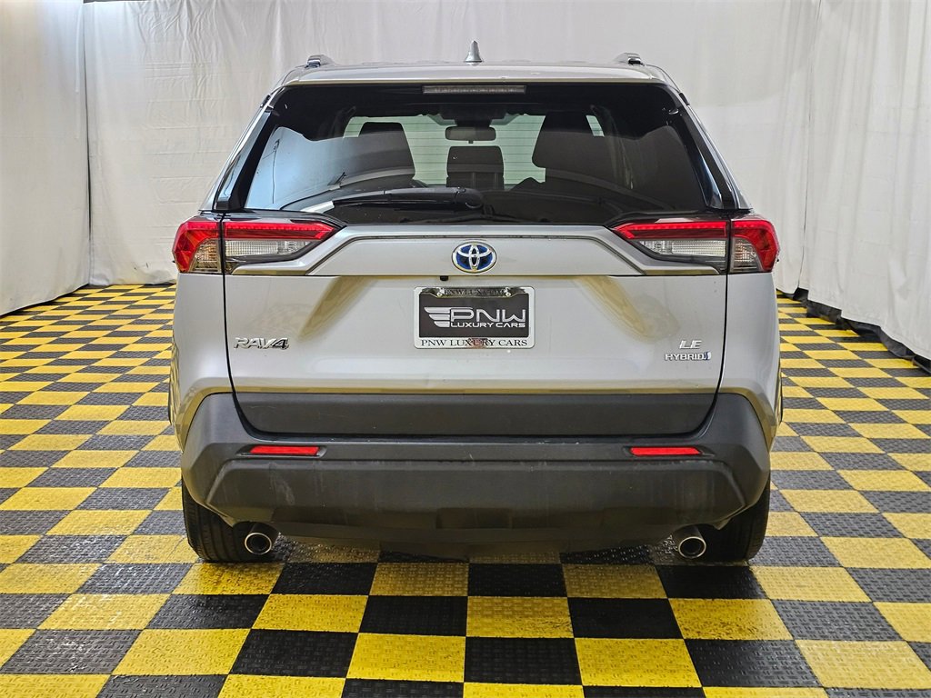 Used 2022 Toyota RAV4 LE image 4