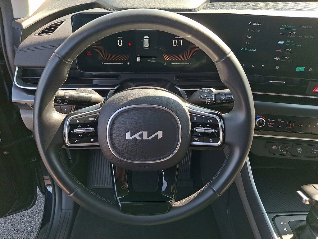 Certified 2025 Kia Carnival FWD image 15