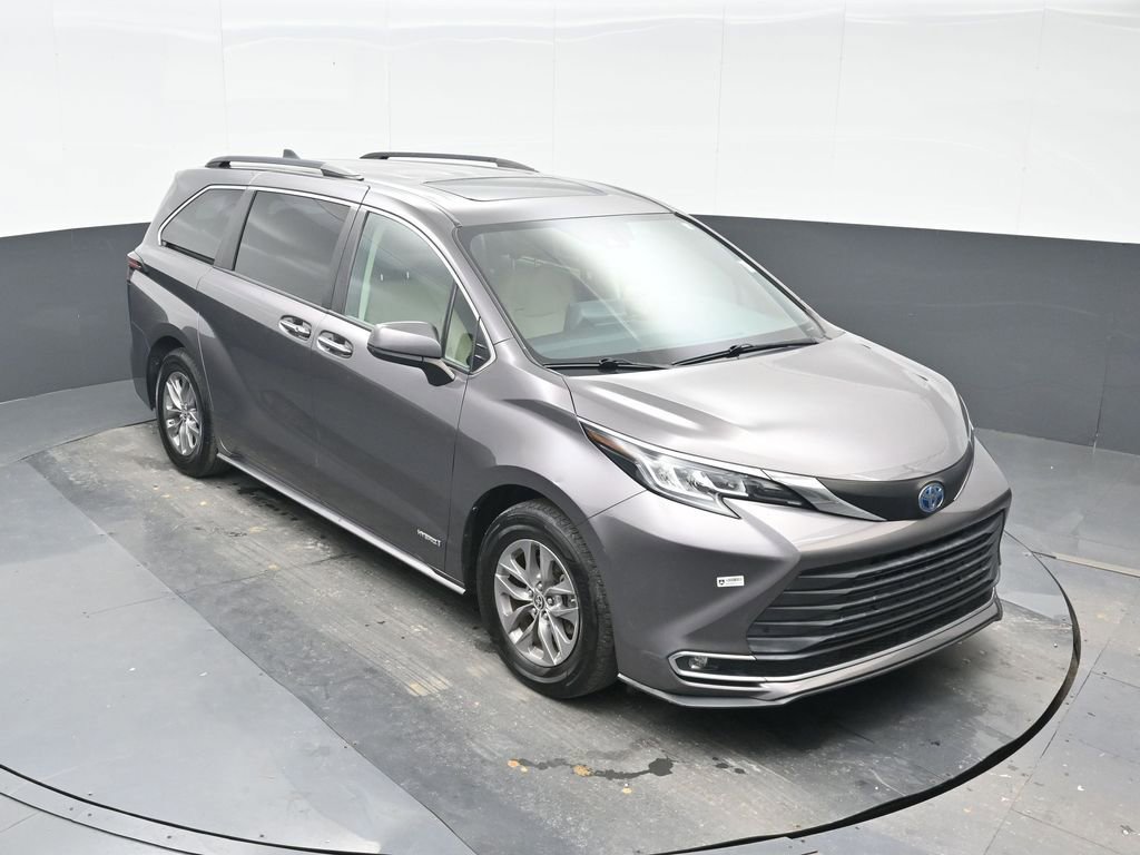 Used 2021 Toyota Sienna XLE image 24
