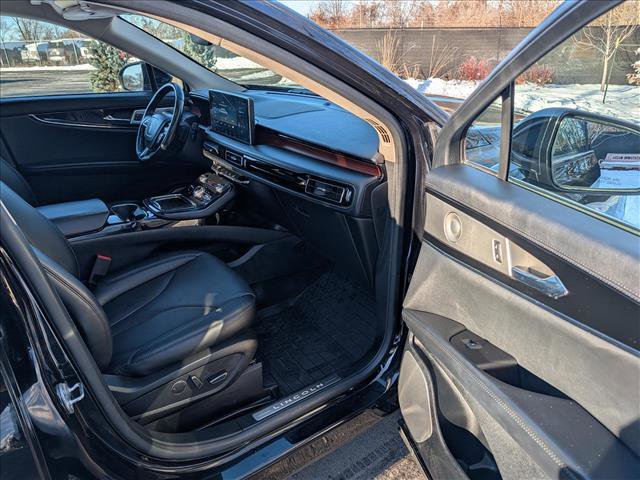 Used 2022 Lincoln Nautilus Reserve w/ Equipment Group 202A image 13