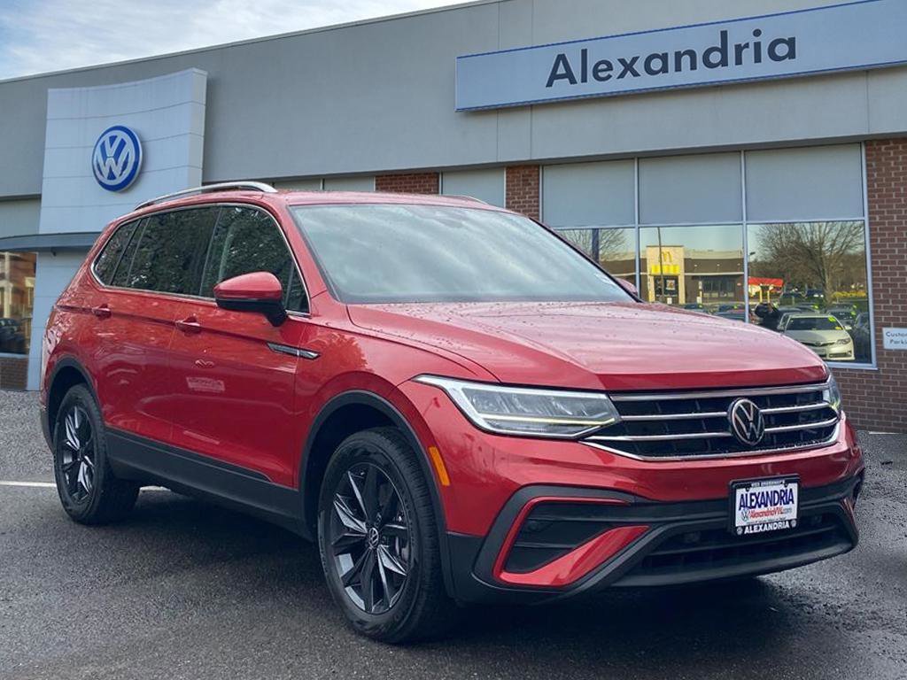 Certified 2023 Volkswagen Tiguan SE w/ Panoramic Sunroof Package FWD image 1