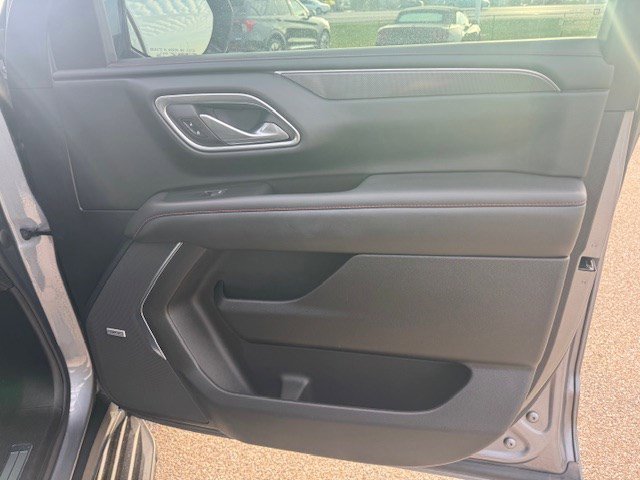 Used 2022 Chevrolet Tahoe RST w/ Luxury Package AWD/4WD image 38