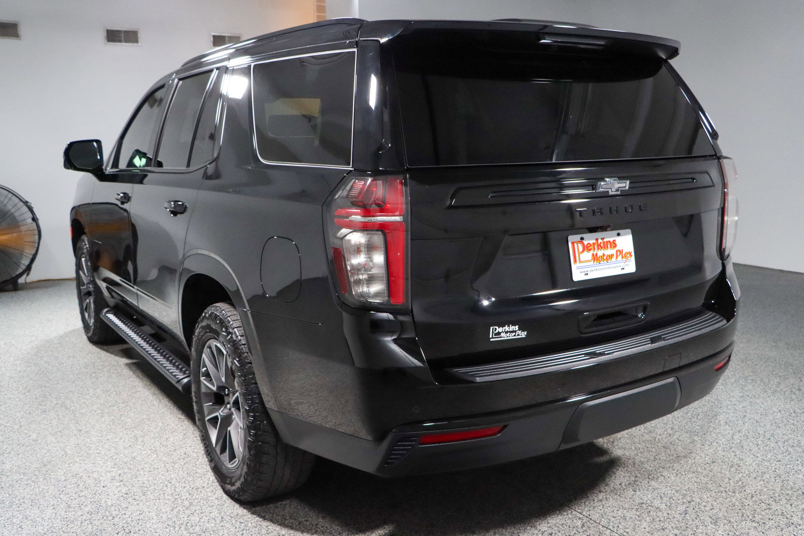 Used 2024 Chevrolet Tahoe Z71 w/ Luxury Package AWD/4WD image 9