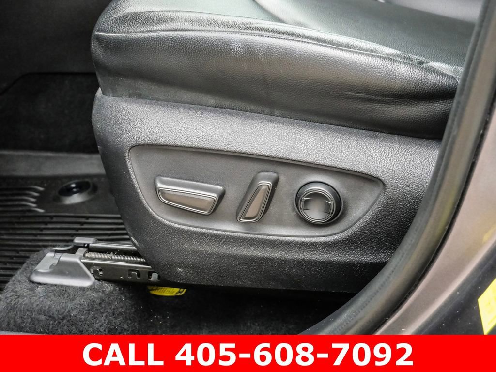 Used 2021 Toyota Highlander XLE AWD/4WD image 31
