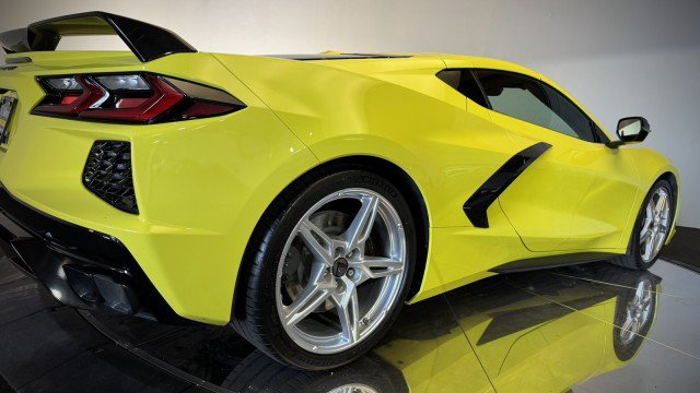 Used 2024 Chevrolet Corvette Stingray Premium Cpe w/ Z51 Performance Package RWD image 28