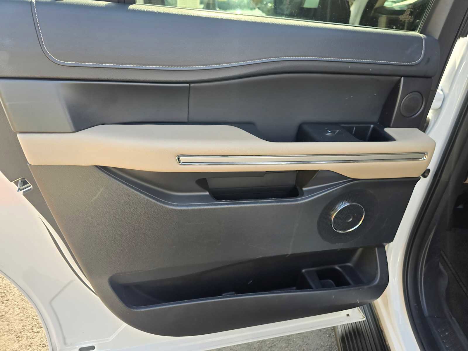 Used 2024 Ford Expedition Max Limited image 21