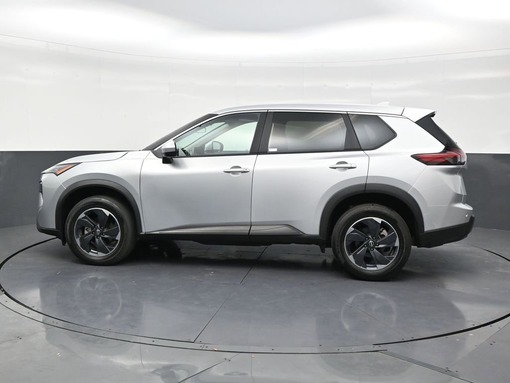 Used 2024 Nissan Rogue SV image 2