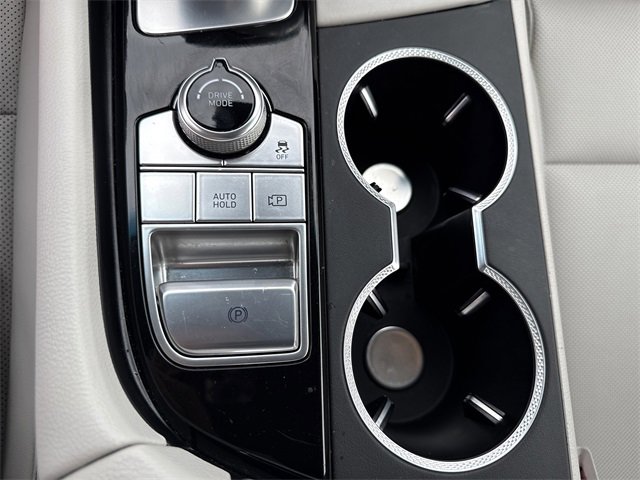 Used 2025 Genesis G70 2.5T image 27