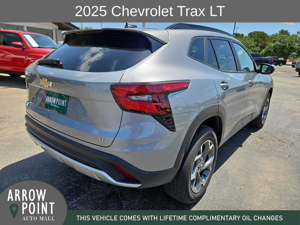 Used 2025 Chevrolet Trax LT w/ LT Convenience Package FWD image 11