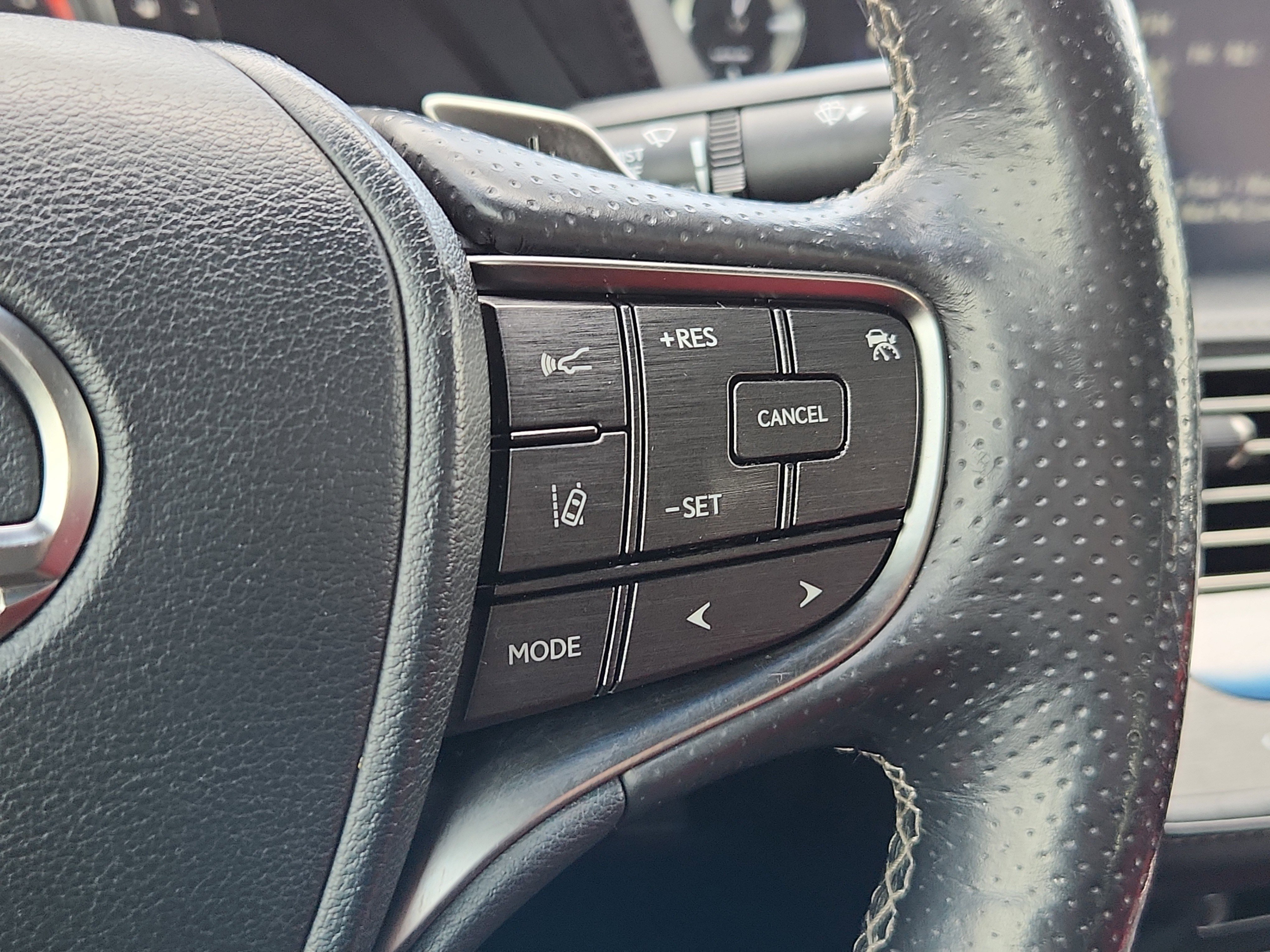Used 2018 Lexus LS 500 F Sport w/ Accessory Package (Z2) AWD/4WD image 22